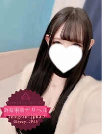 このお兄さんが初めてこの小柄で可愛い女の子を予約された時