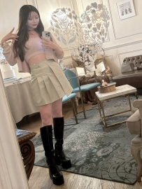 繊細で優しい顔立ち